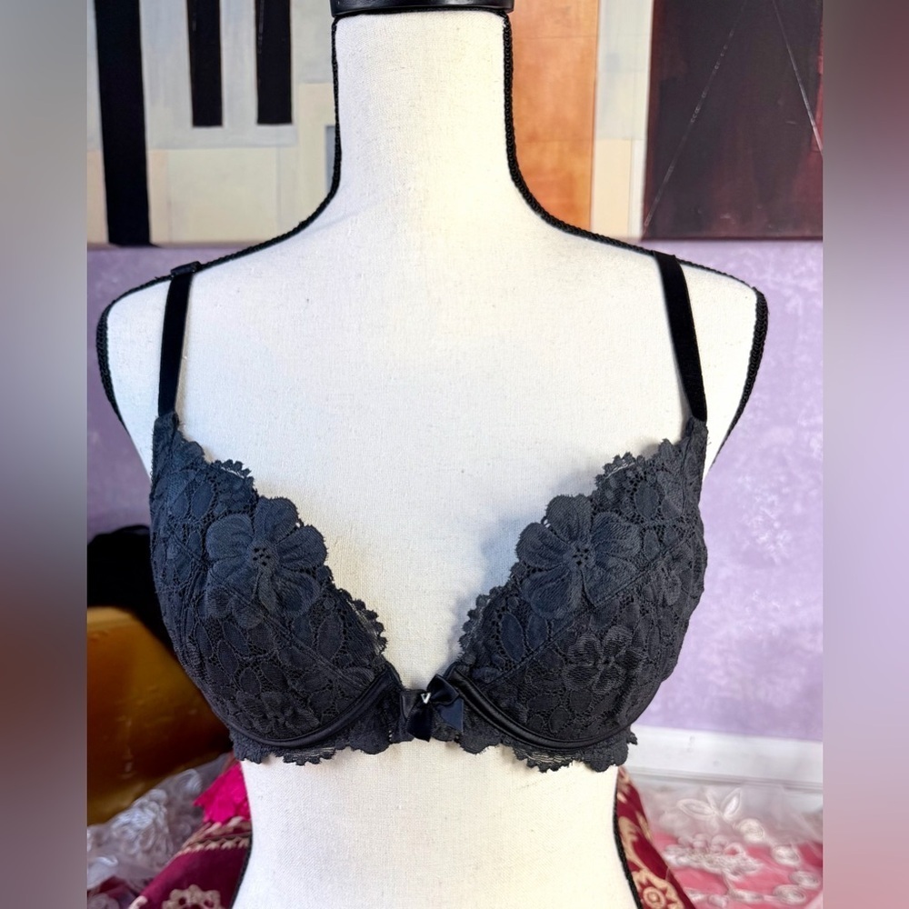 Push-Up Victoria's Secret Lace Front Closure Bra Duo - Black and Red - Picture 5 of 15